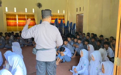 Tingkatkan Kedisiplinan dan Keselamatan Siswa, Polsek Jatipuro Gelar Pembinaan Karakter dan Tertib Berlalu Lintas di SMK Penda 3 Jatipuro